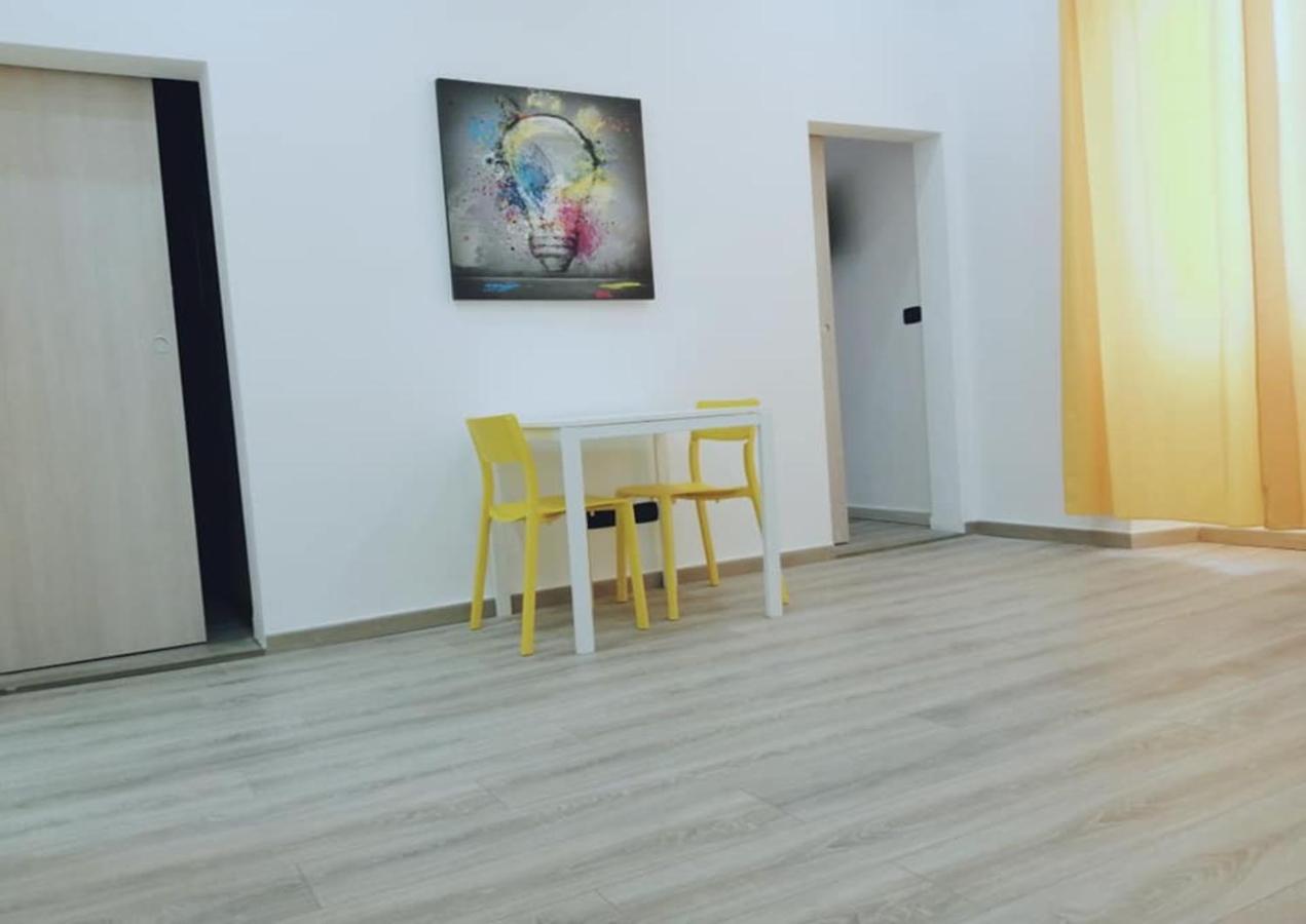 Appartamento Nuovo A 1 Minuto Dal Porto Livorno Luaran gambar
